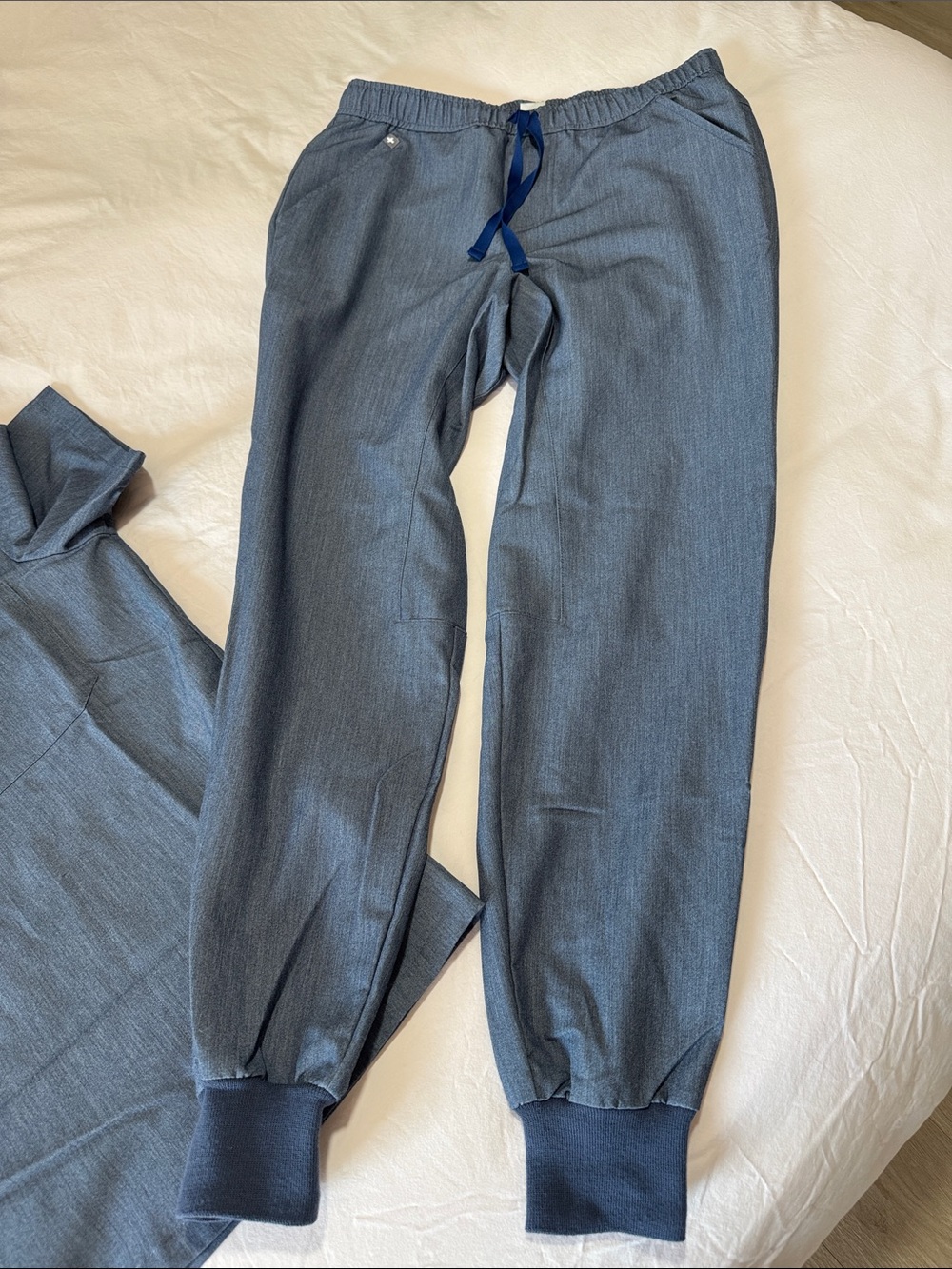 FIGS Gray Blue Scrub Top and Jogger Set Men’s Medium - Picture 2 of 7